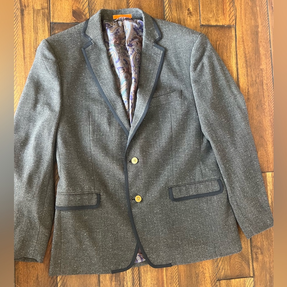 Elegant Men's Blazer with Black Trim